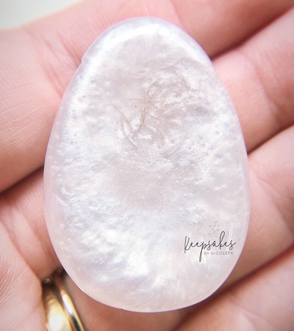 Reflection Stone made with preserved breastmilk and pearl colour