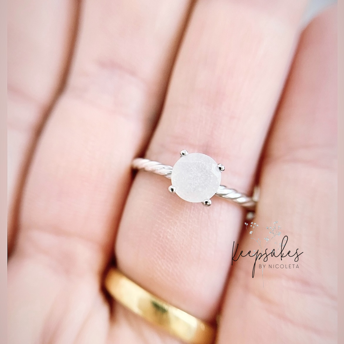 Entwined memories ring made with breastmilk and Pearl colour